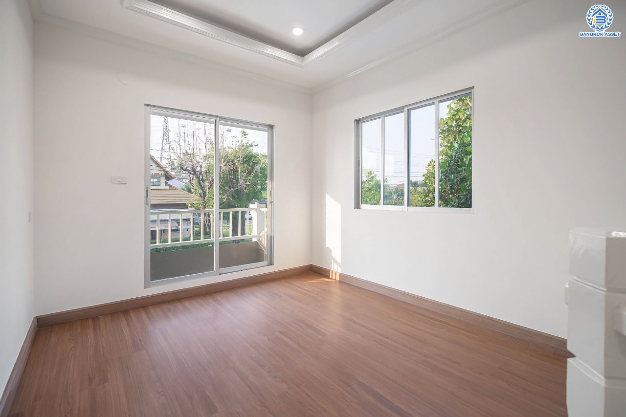 บ้านมือสองตกแต่งใหม่ โครงการ ชัยพฤกษ์ เพชรเกษม81 หลังมุม แบรนด์ Land&Houses พร้อมรองรับทุกความสุข บนเนื้อที่ 63.3 ตร.ว. ฟังก์ชัน 3 ห้องนอน 3 ห้องน้ำ 1 ห้องอเนกประสงค์ 2 ที่จอดรถ ทำเลเดินทางสะดวก เชื่อมต่อถนนเพชรเกษม ถนนมาเจริญ และใกล้ทางด่วน "เพชรเกษม"